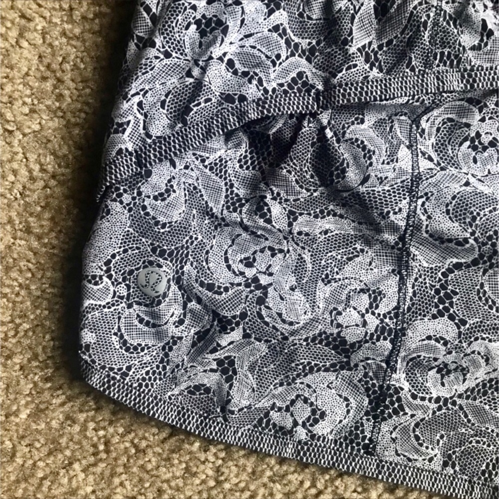 RARE Lululemon Speed Short Sz 10 - Picture 7 of 9